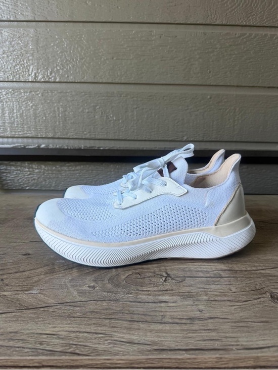 Johnston & Murphy Other - Men’s Johnston Murphy White Athletic Sneakers. Size 10.5